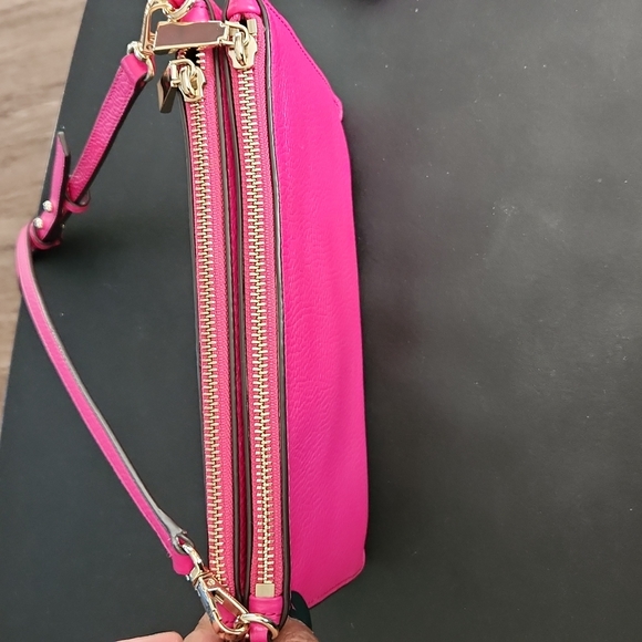 Micheal Kors Crossbody - Picture 3 of 6